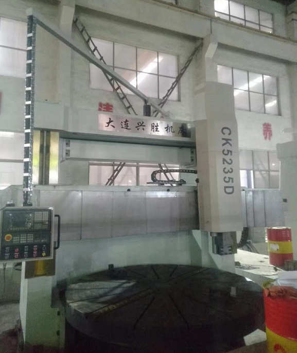 定制单滑枕双柱数控立车